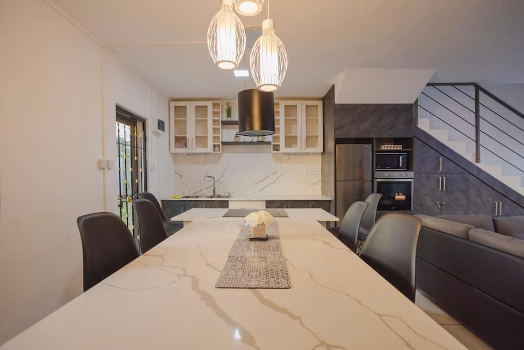 Le Palmiste Lovely 2-Bedroom Duplex With Pool Grand Gaube Exterior foto